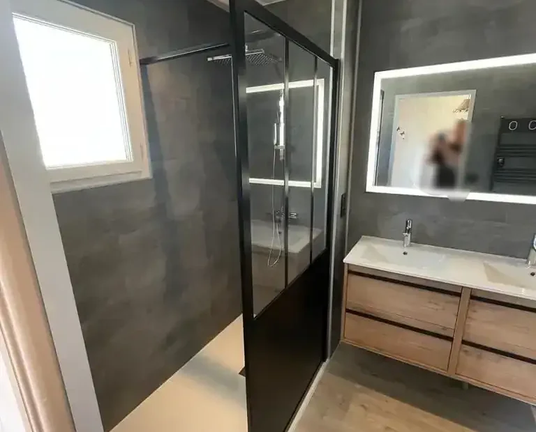 Le Sol Antidérapant : Un Choix Malin pour la Salle de Bain Senior !