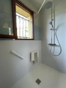 Rénovation d'une salle de bain et douche sécurisée sur illats