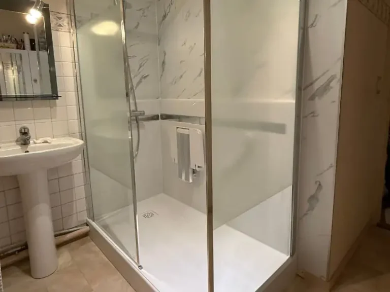 Création d’un espace douche receveur sur mesure à Cenon