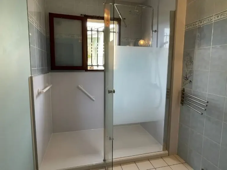 Dépose de baignoire sur Illats