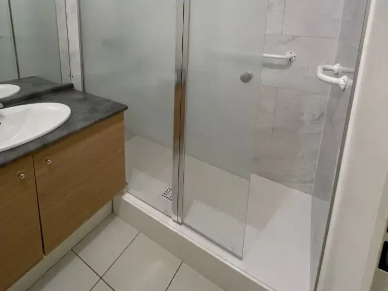 Dépose de la baignoire et douche sécurisée sur Bordeaux