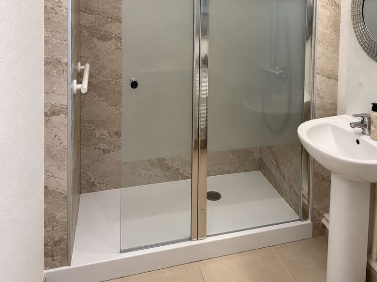 Douche sécurisée sur Belin-Béliet