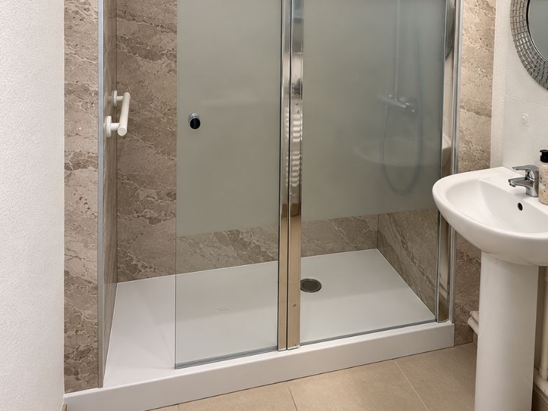 Douche sécurisée sur Belin-Béliet
