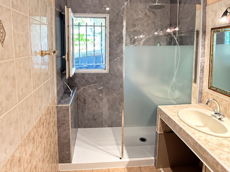 Douche italienne moderne sur Fargues
