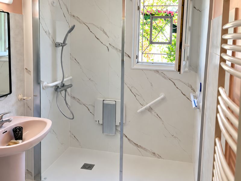 Transformation d&rsquo;une baignoire pour une douche italienne sur Libourne