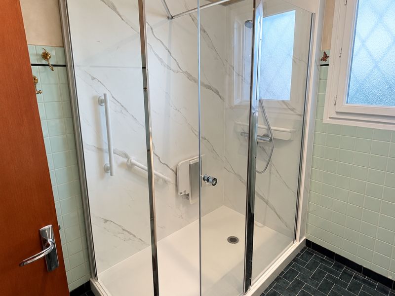 Transformation d’une baignoire en douche sécurisée sur mimizan